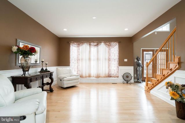 1 COSTA CT, Langhorne, PA 19047