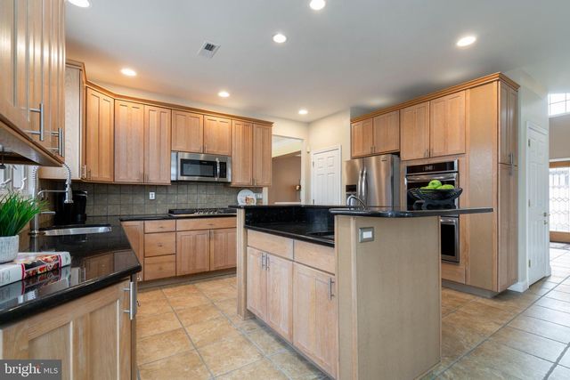 1 COSTA CT, Langhorne, PA 19047