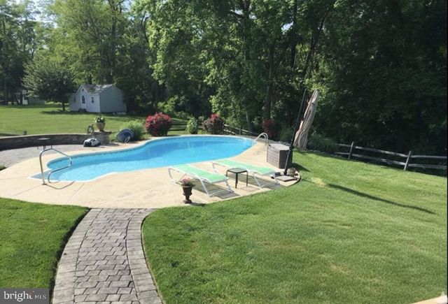 1 COSTA CT, Langhorne, PA 19047