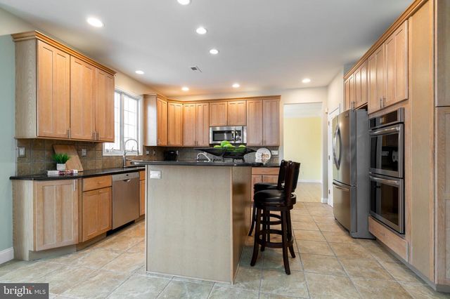 1 COSTA CT, Langhorne, PA 19047