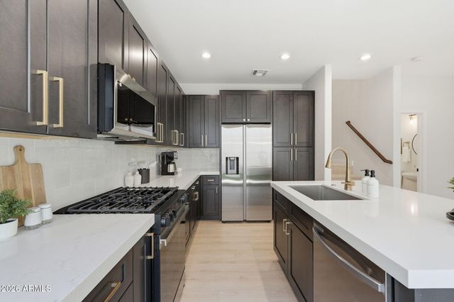 3513 S BLUEJAY Drive, Gilbert, AZ 85297