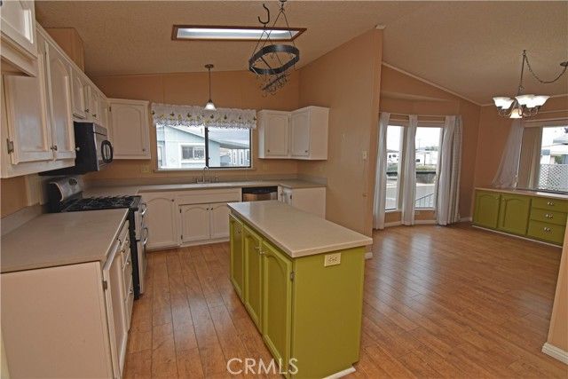 9161 Santa Fe Ave E 27, Hesperia, CA 92345