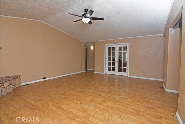 9161 Santa Fe Ave E 27, Hesperia, CA 92345