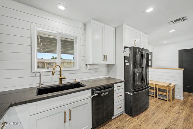 1026 W HALSTEAD Drive, Phoenix, AZ 85023