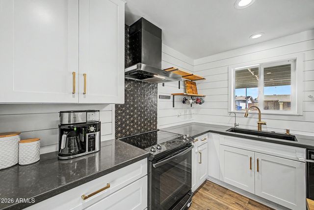 1026 W HALSTEAD Drive, Phoenix, AZ 85023