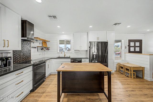 1026 W HALSTEAD Drive, Phoenix, AZ 85023