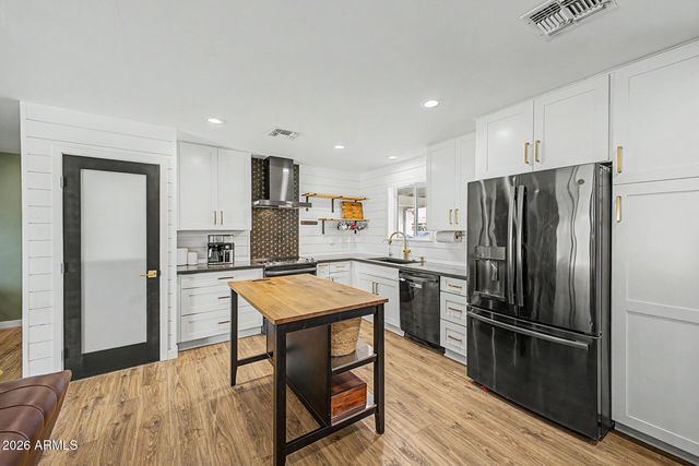 1026 W HALSTEAD Drive, Phoenix, AZ 85023