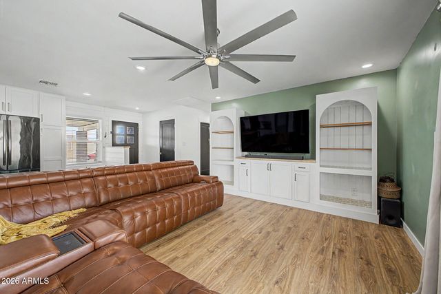 1026 W HALSTEAD Drive, Phoenix, AZ 85023