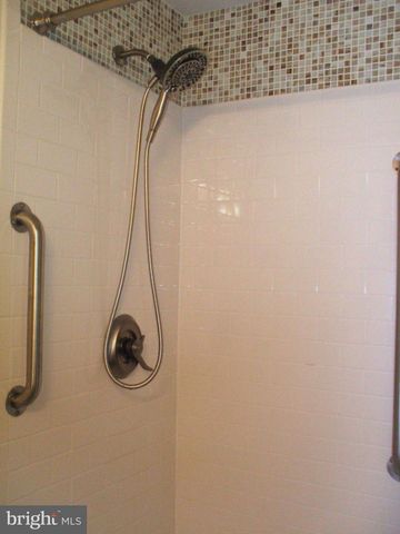 20 CHESTNUT CT E, Harleysville, PA 19438