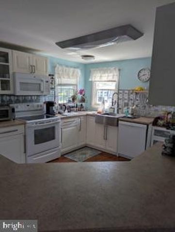 20 CHESTNUT CT E, Harleysville, PA 19438