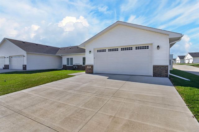 455 Autumn Ln Unit 6, Cedar Falls, IA 50613