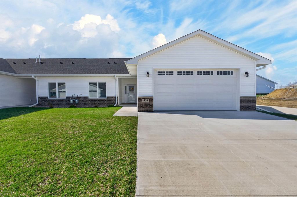 455 Autumn Ln Unit 6, Cedar Falls, IA 50613