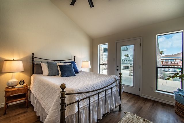 13826 Brigantine Dr, Corpus Christi, TX 78418