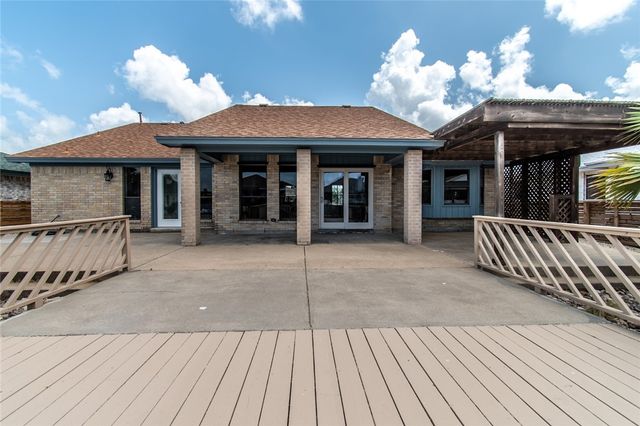13826 Brigantine Dr, Corpus Christi, TX 78418