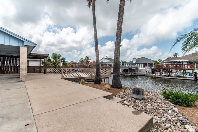 13826 Brigantine Dr, Corpus Christi, TX 78418