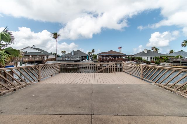 13826 Brigantine Dr, Corpus Christi, TX 78418