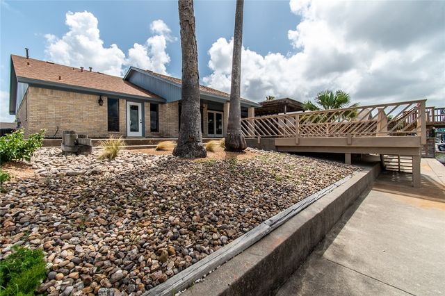 13826 Brigantine Dr, Corpus Christi, TX 78418