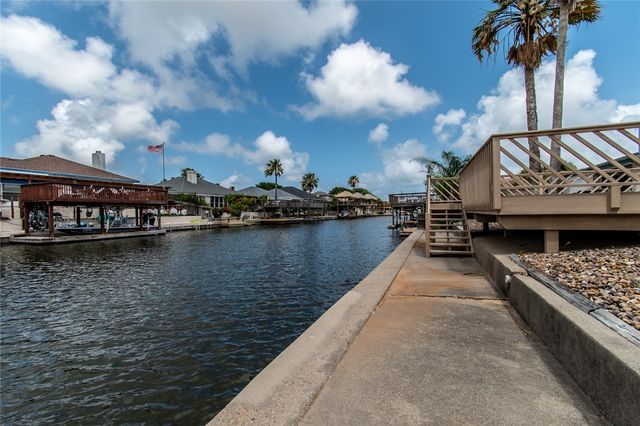 13826 Brigantine Dr, Corpus Christi, TX 78418