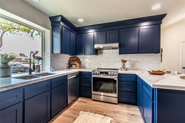13826 Brigantine Dr, Corpus Christi, TX 78418