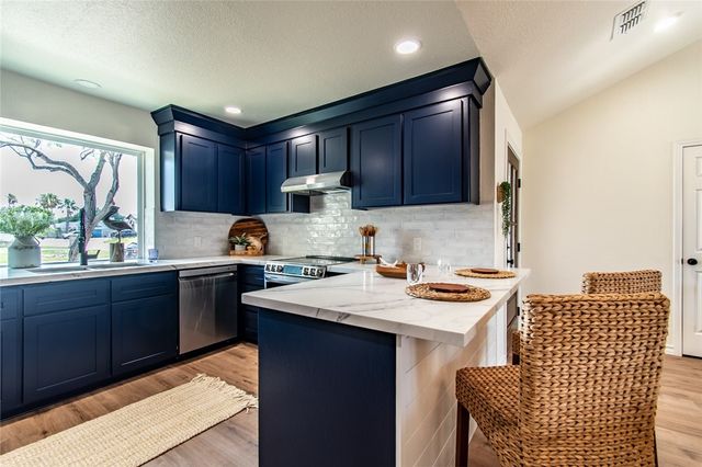 13826 Brigantine Dr, Corpus Christi, TX 78418