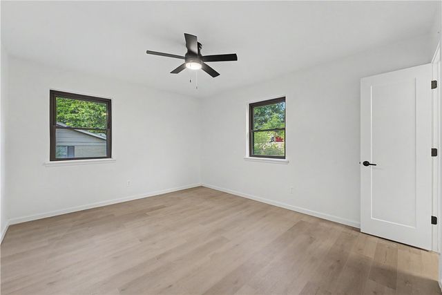 2040 N Lisa Lane, Fayetteville, AR 72703