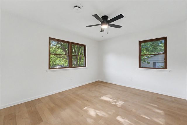 2040 N Lisa Lane, Fayetteville, AR 72703