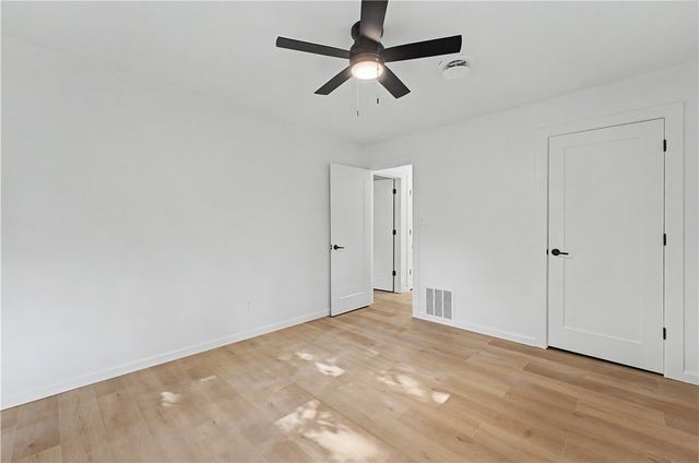 2040 N Lisa Lane, Fayetteville, AR 72703