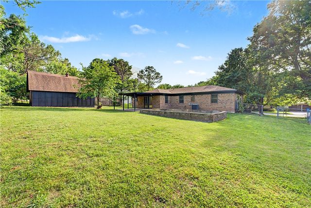 2040 N Lisa Lane, Fayetteville, AR 72703