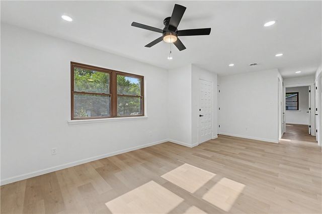 2040 N Lisa Lane, Fayetteville, AR 72703