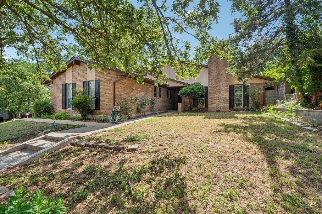1301 N Broadview Drive, Oklahoma City, OK 73127