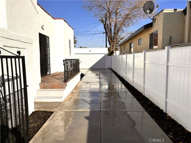 8758 S Hobart, Los Angeles, CA 90047