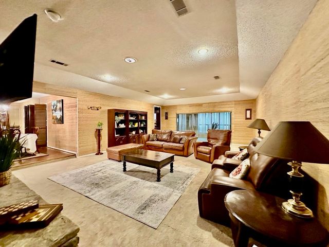 1205 Riverview Drive, Arlington, TX 76012