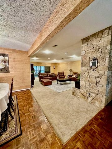 1205 Riverview Drive, Arlington, TX 76012