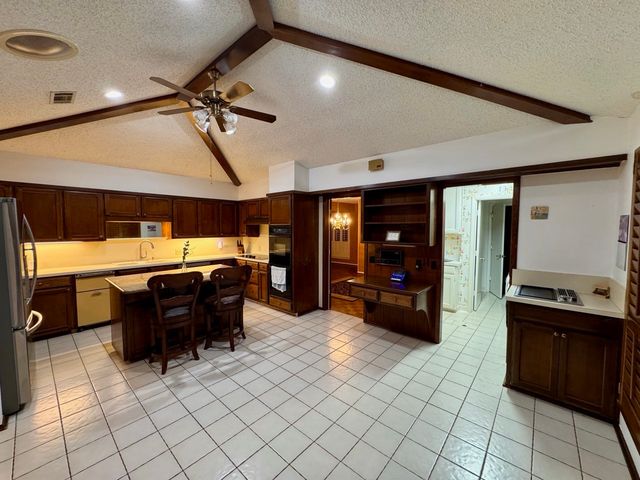 1205 Riverview Drive, Arlington, TX 76012