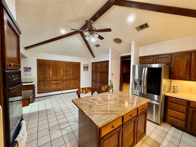 1205 Riverview Drive, Arlington, TX 76012