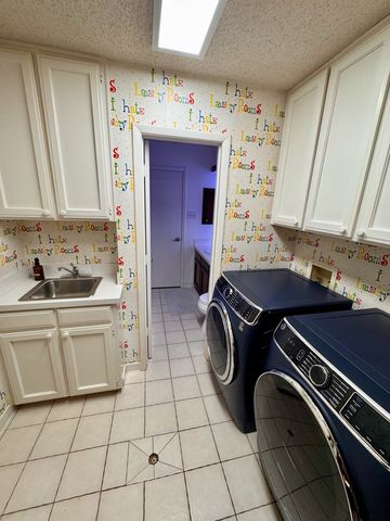 1205 Riverview Drive, Arlington, TX 76012