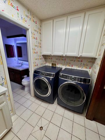 1205 Riverview Drive, Arlington, TX 76012