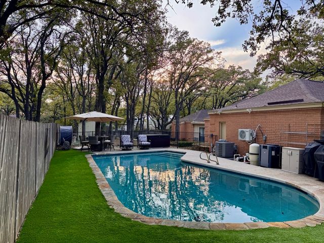 1205 Riverview Drive, Arlington, TX 76012