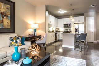 908 N Bishop Avenue 2-103, Dallas, TX 75208