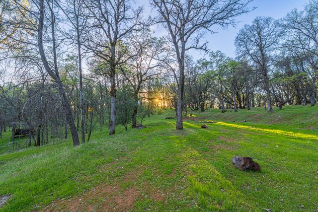 11383 Woodacre Rd, Grass Valley, CA 95949