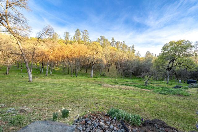 11383 Woodacre Rd, Grass Valley, CA 95949