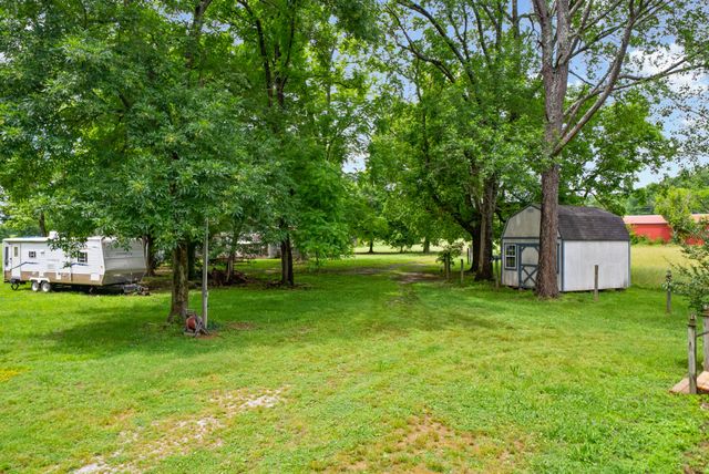 2499 W Leatherwood Rd, Cumberland Furnace, TN 37051