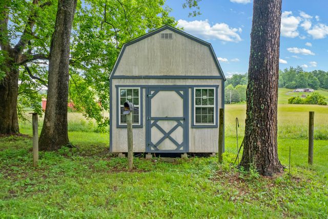 2499 W Leatherwood Rd, Cumberland Furnace, TN 37051