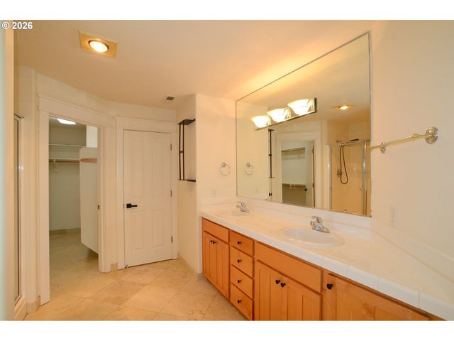 8994 Se HIGHGATE Dr, Happy Valley, OR 97086