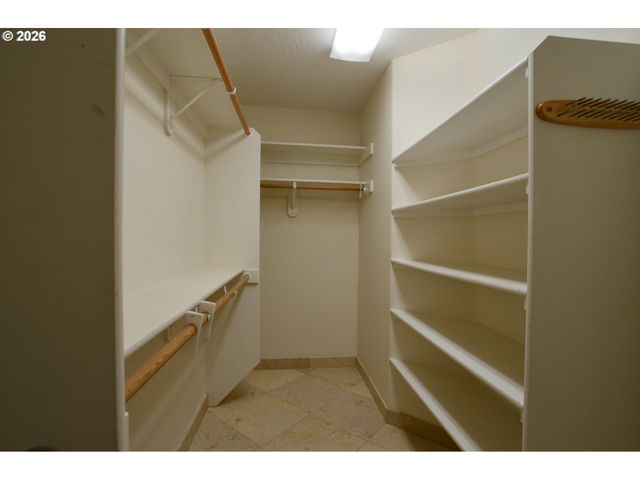 8994 Se HIGHGATE Dr, Happy Valley, OR 97086