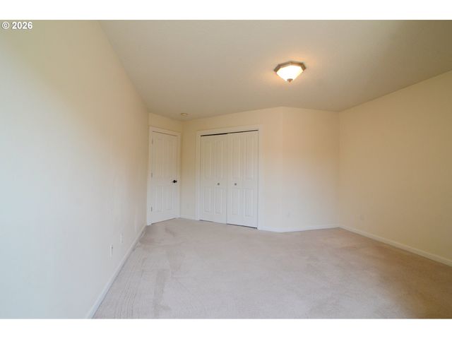 8994 Se HIGHGATE Dr, Happy Valley, OR 97086