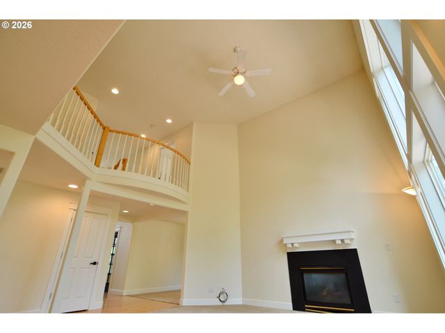 8994 Se HIGHGATE Dr, Happy Valley, OR 97086