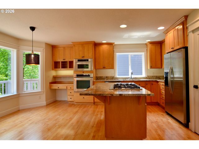 8994 Se HIGHGATE Dr, Happy Valley, OR 97086