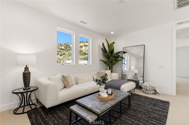 9514 N Andora Avenue, Chatsworth, CA 91311