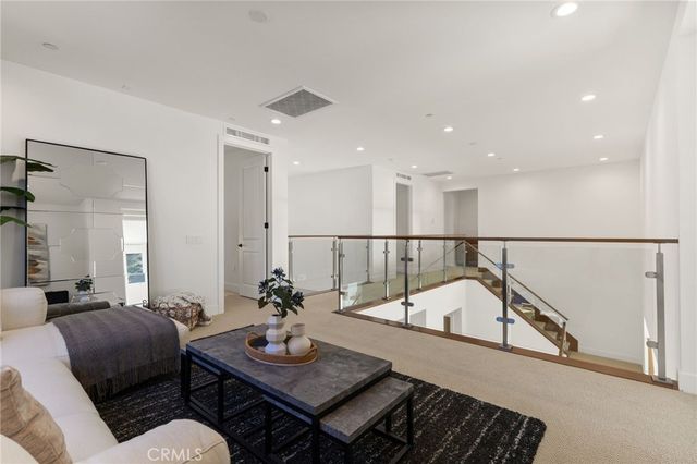 9514 N Andora Avenue, Chatsworth, CA 91311